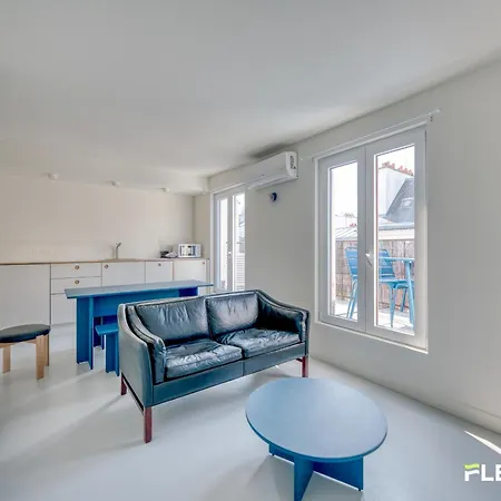 Bright T2 With Balcony And Rooftop Views 9th District