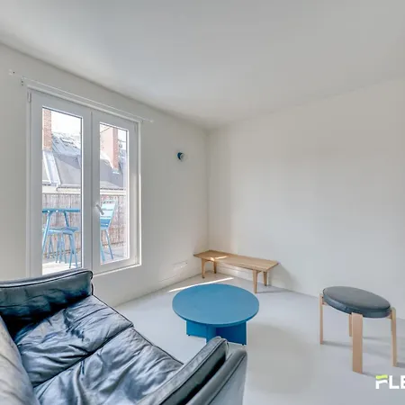 Bright T2 With Balcony And Rooftop Views 9th District * Paris