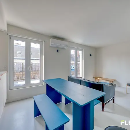 Apartment Bright T2 With Balcony And Rooftop Views 9th District *