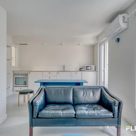 Bright T2 With Balcony And Rooftop Views 9th District * Paris