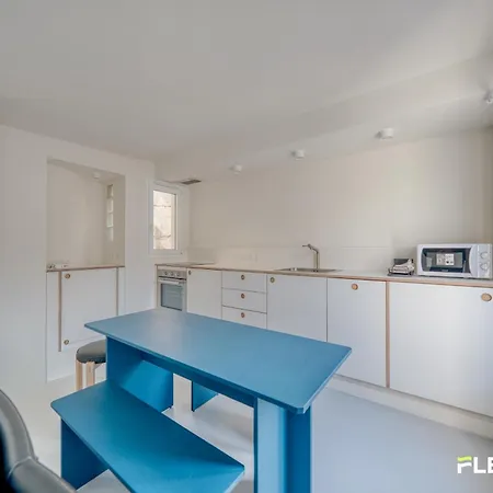 Apartment Bright T2 With Balcony And Rooftop Views 9th District