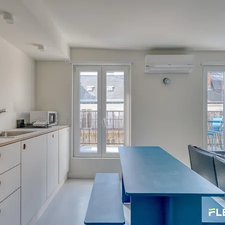 Bright T2 With Balcony And Rooftop Views 9th District * Paris
