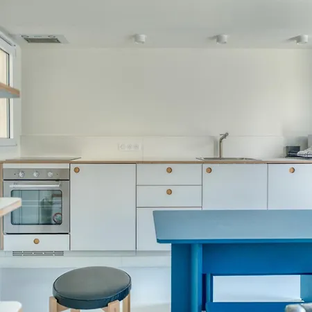 Bright T2 With Balcony And Rooftop Views 9th District Paris