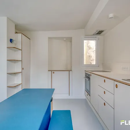 Apartment Bright T2 With Balcony And Rooftop Views 9th District