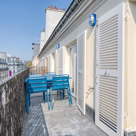 Bright T2 With Balcony And Rooftop Views 9th District Paris