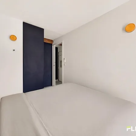 Bright T2 With Balcony And Rooftop Views 9th District * Paris