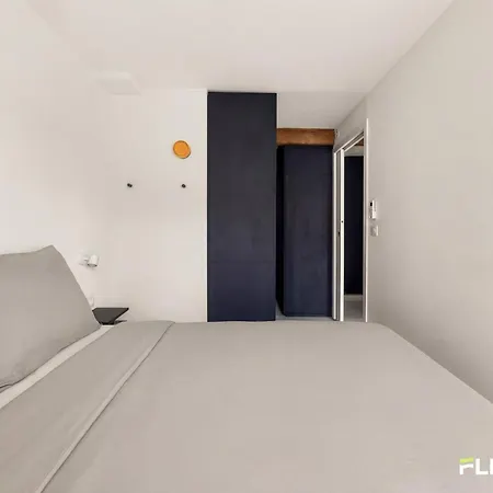 Apartment Bright T2 With Balcony And Rooftop Views 9th District *